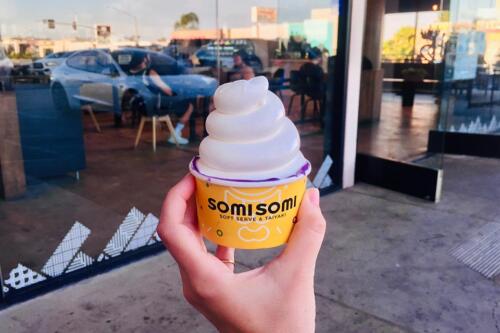 SomiSomi - milk yogurt with taro filling